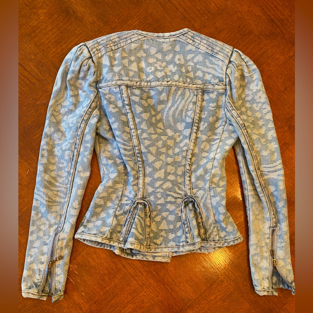 Alexander McQueen Light Blue Animal Print Denim Jacket - Picture 6 of 7